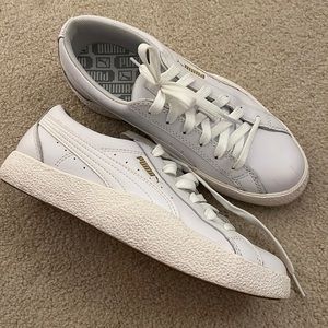 Puma size 7 white sneakers